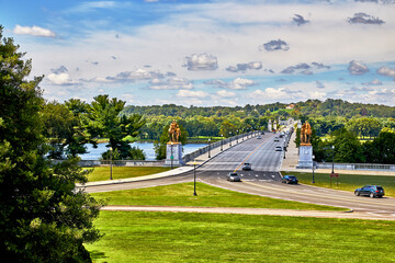 Fototapeta na wymiar View of the Memorial Bridge