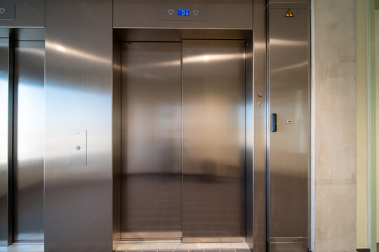 Elevator in the hallway