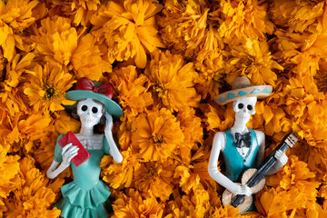 Pareja de catrines con fondo de flor de día de muertos