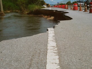 Natural flood disasters have damaged road surfaces and damaged road surfaces. cause traffic...