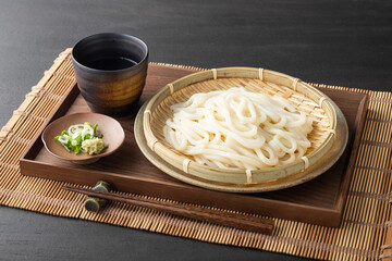 つるっとして喉越しの良いざるうどん