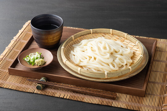 つるっとして喉越しの良いざるうどん