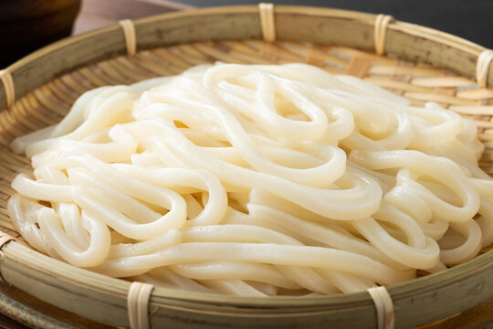 つるっとして喉越しの良いざるうどん