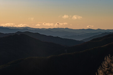 連なる山々のグラデーション Gradation of a series of mountains