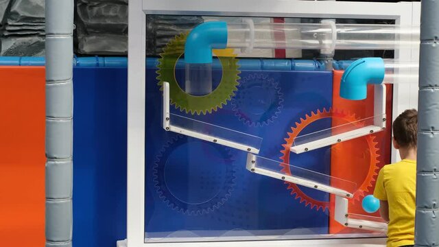 fascinating physics with a labyrinth of pipes. By doing the experiments, the child will gain practical skills and understand that learning is fun.