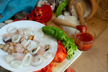 Ingredientes para preparar paella, receta de arroz español