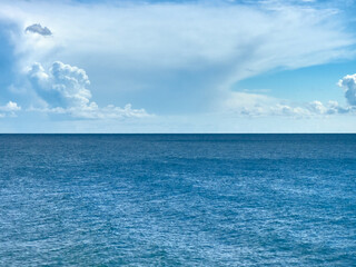 Obraz premium Black Sea on a summer day, clouds and calm sea, horizon line