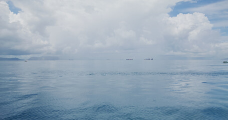 Obraz premium White cloud with the blue sky and sea