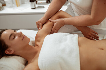 Obraz na płótnie Canvas Beautiful young woman receiving professional massage in spa salon