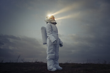 An astronaut in a spacesuit explores an unknown planet. © yuriyzhuravov