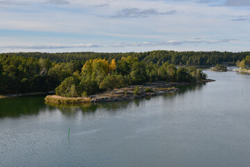 Fototapeta na wymiar Autumn landscape in the archipelago