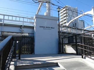 すみだリバーウォークの入口（浅草側）　Sumida River Walk