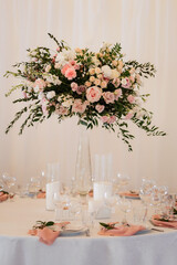 elegant wedding decorations made of natural flowers