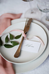 elegant wedding decorations made of natural flowers