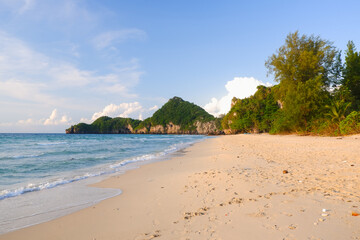 Fototapeta na wymiar Tropical beach seaside and blue sky at Thungsang bay in Chomphon province Thailand