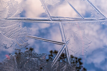 Ice pattern with reflections
