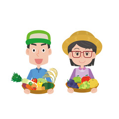 野菜とくだものを持つ夫婦