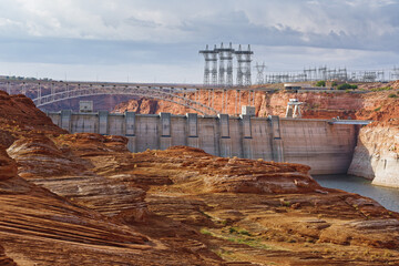 Glen Canyon dam and bridge between Colorado River and Lake Powell, view from The Chains hiking trail, Page, Arizona