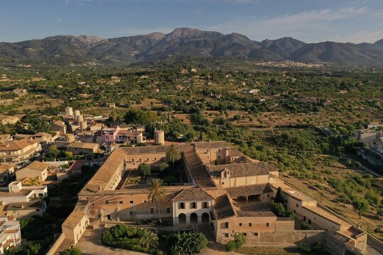 Patis Interiors de Mallorca
Mallorcan houses   Monasteri de Sant Bartolomeu, Inca Mallorca, Illes Balears
