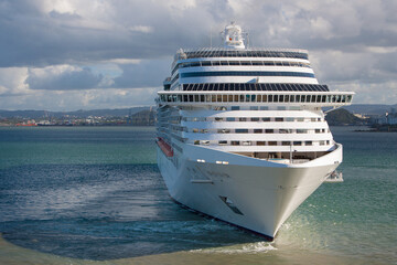 Fototapeta na wymiar cruise ship in port