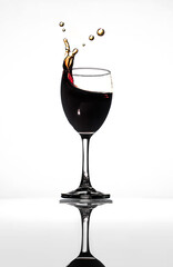 vino rebosando 