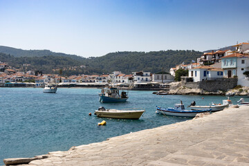 Fototapeta na wymiar Samos boats in the bay