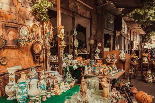 Marketplace with antique artworks, jewelry, ceramics and vintage stuff
