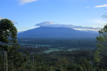 Fototapeta premium The view of the clouds above the mountain with the blue sky background creates a comfortable and cool atmosphere