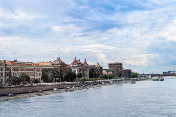 Obraz premium Scenic city view from the Liberty Bridge (Freedom Bridge) in Budapest, Hungary on a calm sunny day. Concept of travel, tourism, vacations and historical monuments.