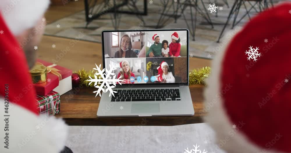 Poster Animation of snow over smiling caucasian father and son in santa hats on christmas laptop video call