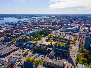 Obraz premium Portland Cathedral of the Immaculate Conception with historic downtown skyline at the background in Portland, Maine ME, USA. 