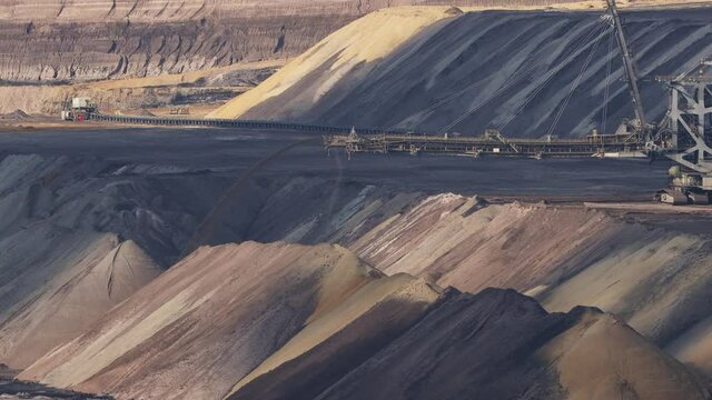 a spreader machine working in a coal mine 4k