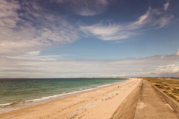plage de Lines vide à Plouhinec dans le Morbihan en Bretagne en été