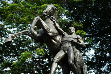 Fototapeta premium Estatua parque centenario