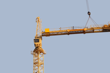 Installation of a lattice boom crane on the construction site