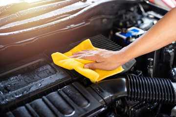 Cleaning the engine bay - 462320361