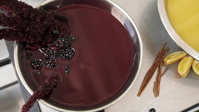 colada morada y moras