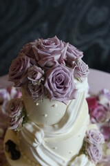 wedding cake purple flowers