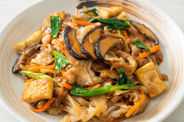 stir-fried noodles with tofu and vegetables