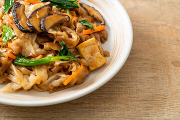 stir-fried noodles with tofu and vegetables