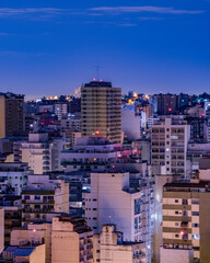 Fototapeta premium Niterói, Rio de Janeiro, Brazil - CIRCA 2021: Long exposure urban night photography with buildings and lights of a Brazilian city
