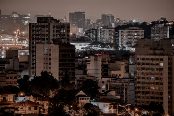 Obraz premium Niterói, Rio de Janeiro, Brazil - CIRCA 2021: Long exposure urban night photography with buildings and lights of a Brazilian city