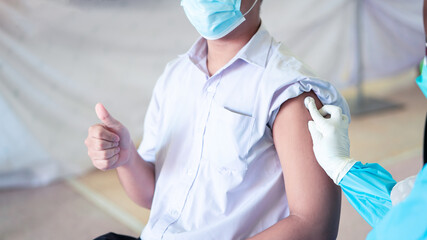 Students are vaccinated against the corona virus or Covid-19 in the school