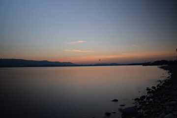 Fototapeta na wymiar Sonnenuntergang auf der Mettnau in Radolfzell am Bodensee 