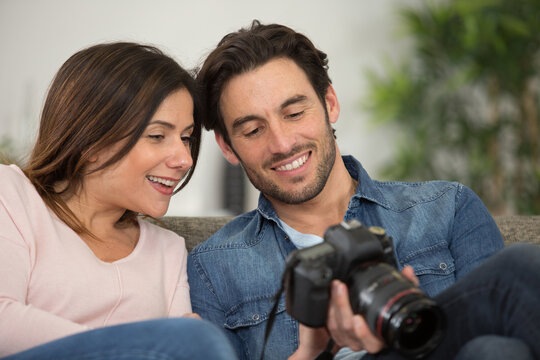 couple looking at cameras monitor cheking their photo session