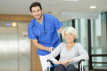 Obraz premium old woman with male nurse in hospital