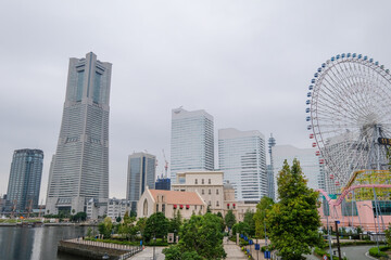 曇り空の神奈川県横浜市みなとみらい