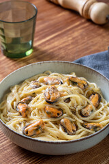 spaghetti cozze formaggio e pepe