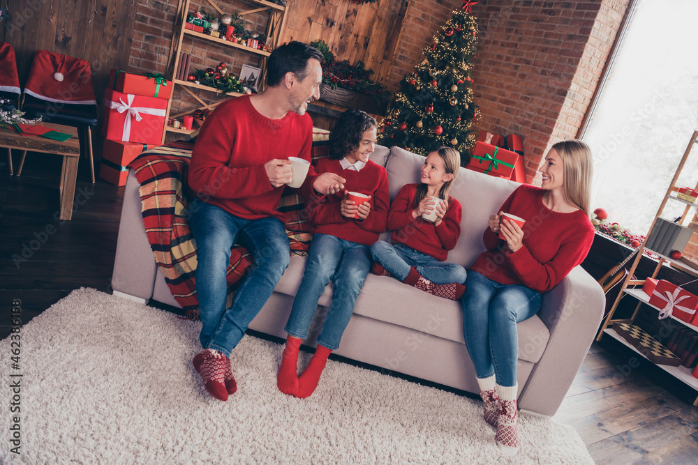 Poster full length photo of cheerful family relax weekend drink yummy hot chocolate x-mas atmosphere guy in