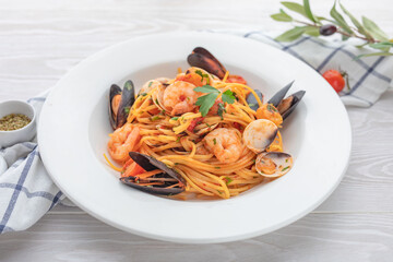 pasta with mussels and shrimp in tomato sauce